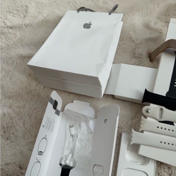 Apple IWatch series 7 - Picture 5 of 7